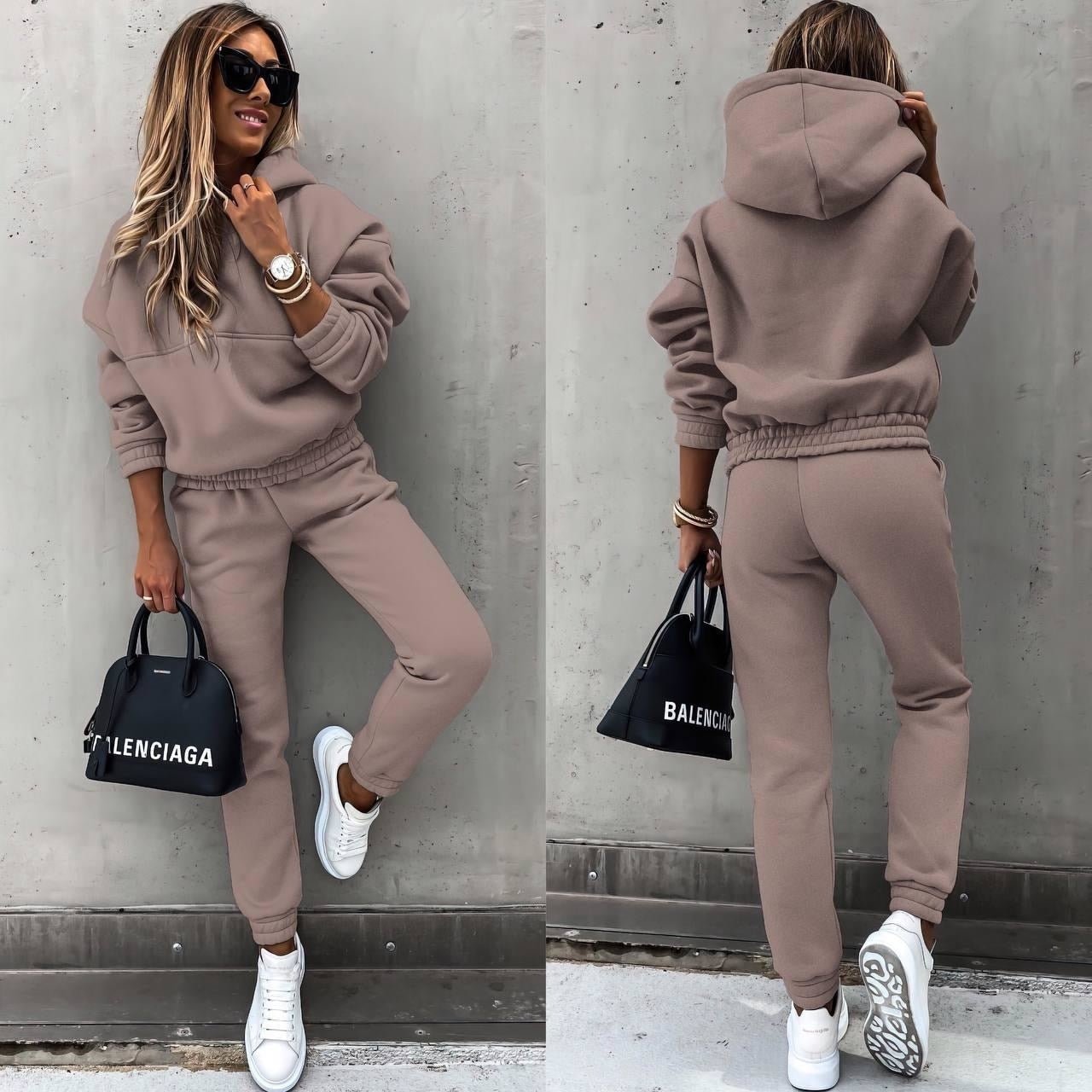 Annamarie - Comfortabele Joggingset - FashionmodeonAnnamarie - Comfortabele JoggingsetOutfit SetsFashionmodeonFashionmodeonJH721005Annamarie - Comfortabele JoggingsetAnnamarie - Comfortabele JoggingsetKameelS